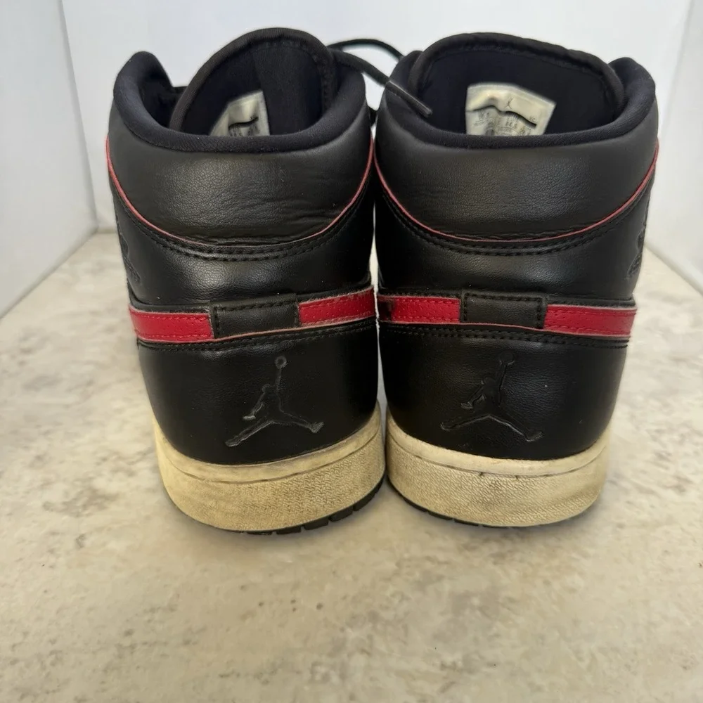 Nike Air Jordan 1 Mid Black Team Red 554724-009 Men's Size 10.5 Retro 2016